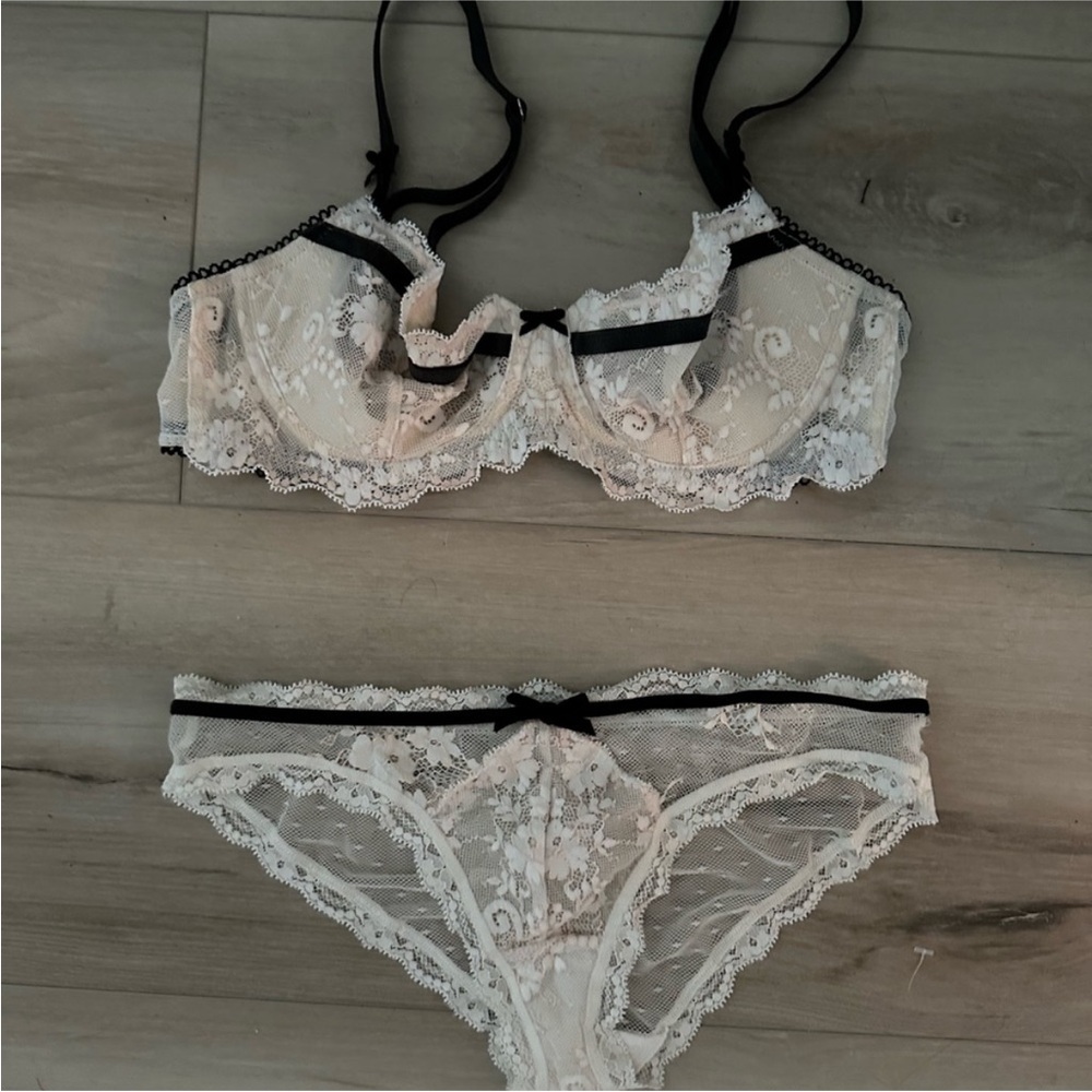 Victoria's Secret Lace Bra and Panty set in cream and black